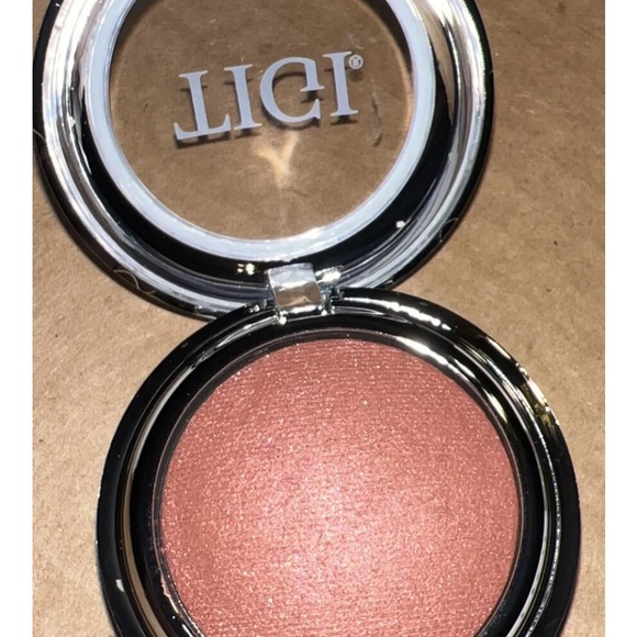 TIGI Cosmetics Glow Blush- Haute -NEW IN BOX Lot of 2 - Picture 3 of 16
